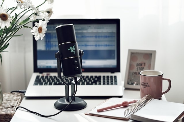 side hustle start podcasting to earn money in you spare time